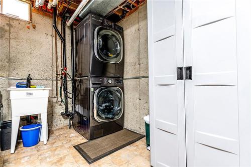 263 Delancey Boulevard, Hamilton, ON - Indoor Photo Showing Laundry Room