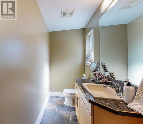 751 Middleton Way, Coldstream, BC - Indoor Photo Showing Bathroom