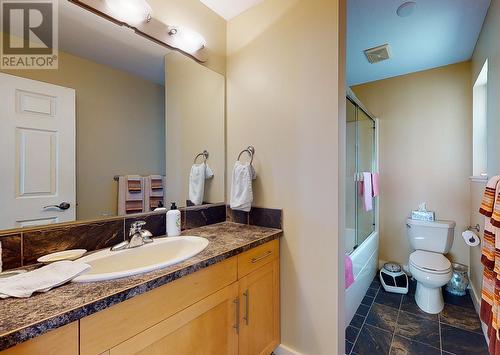 751 Middleton Way, Coldstream, BC - Indoor Photo Showing Bathroom