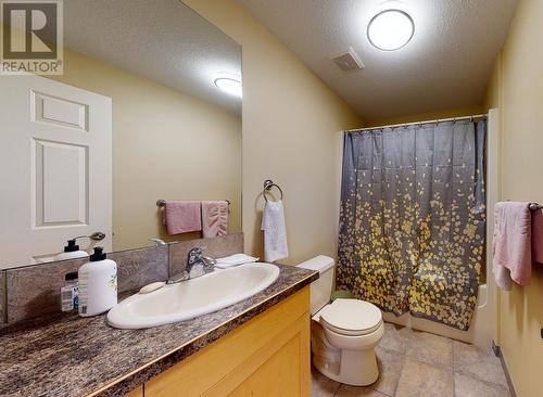 751 Middleton Way, Coldstream, BC - Indoor Photo Showing Bathroom