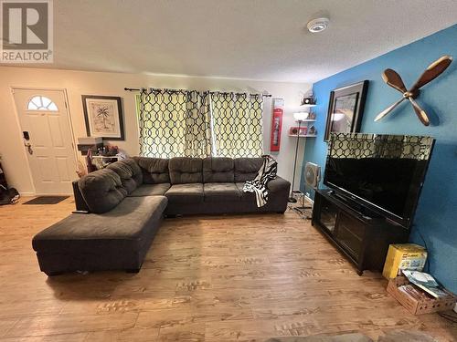 124 Lindsay Street, Quesnel, BC - Indoor Photo Showing Living Room