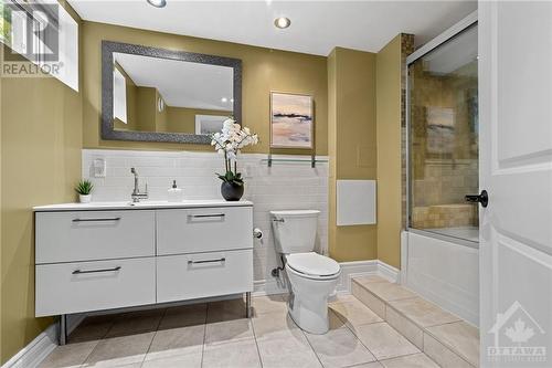 832 Duberry Street, Ottawa, ON - Indoor Photo Showing Bathroom