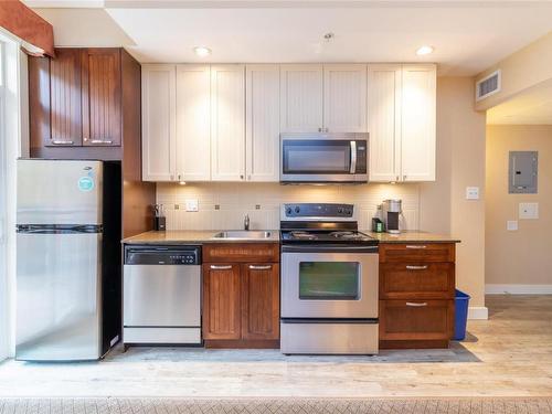 362-13011 Lakeshore Drive, Summerland, BC - Indoor Photo Showing Kitchen With Stainless Steel Kitchen