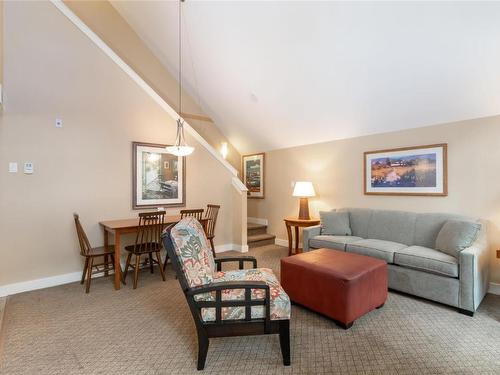 362-13011 Lakeshore Drive, Summerland, BC - Indoor Photo Showing Living Room