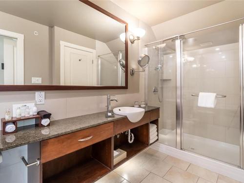 362-13011 Lakeshore Drive, Summerland, BC - Indoor Photo Showing Bathroom