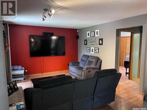 1206 Youngson Place N, Regina, SK - Indoor Photo Showing Living Room