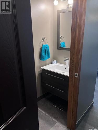 1206 Youngson Place N, Regina, SK - Indoor Photo Showing Bathroom