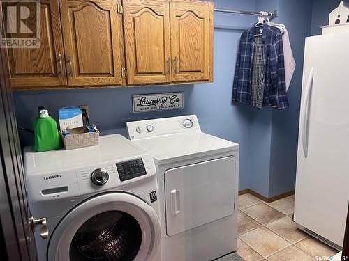1206 Youngson Place N, Regina, SK - Indoor Photo Showing Laundry Room