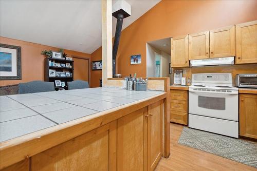 1169 Marshall Road, Castlegar, BC - Indoor Photo Showing Kitchen