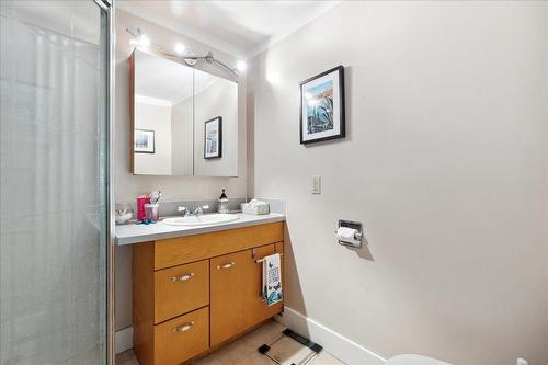 1169 Marshall Road, Castlegar, BC - Indoor Photo Showing Bathroom