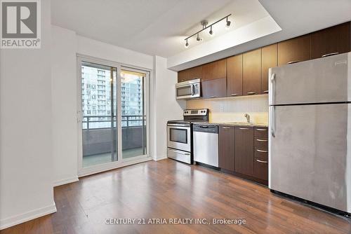 920 - 38 Joe Shuster Way, Toronto, ON - Indoor Photo Showing Kitchen