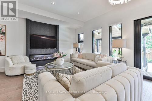 B - 7 Iroquois Avenue, Mississauga (Port Credit), ON - Indoor Photo Showing Living Room