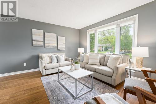 17 Ellen Crescent, Erin, ON - Indoor Photo Showing Living Room