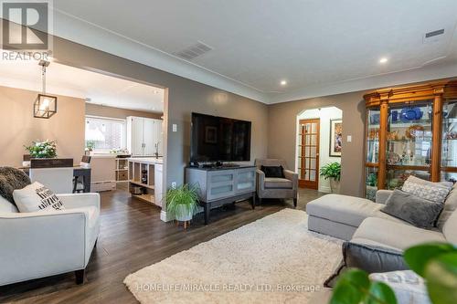 104 Cloverdale Avenue, Hamilton, ON - Indoor Photo Showing Living Room
