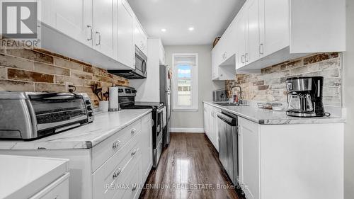 95 Gertrude Street, Hamilton, ON - Indoor Photo Showing Kitchen With Upgraded Kitchen