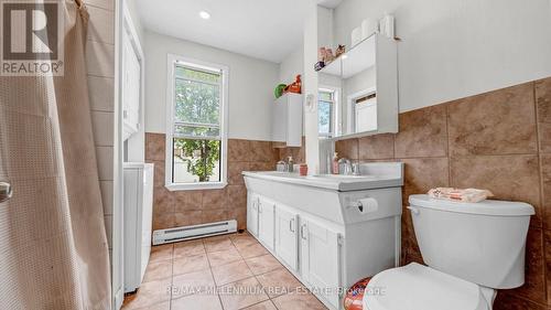95 Gertrude Street, Hamilton, ON - Indoor Photo Showing Bathroom