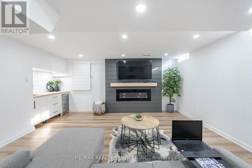 762 Halbert Drive, Shelburne, ON - Indoor Photo Showing Living Room With Fireplace