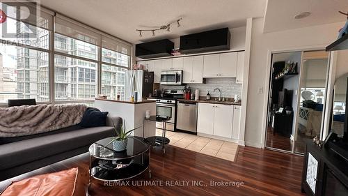 615 - 9 Spadina Avenue N, Toronto, ON - Indoor