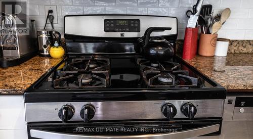 615 - 9 Spadina Avenue N, Toronto, ON - Indoor Photo Showing Kitchen