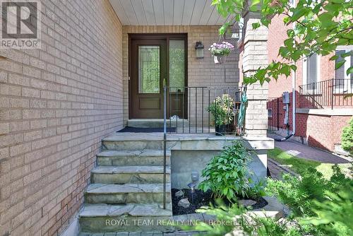 9 Springer Drive, Richmond Hill, ON - Outdoor