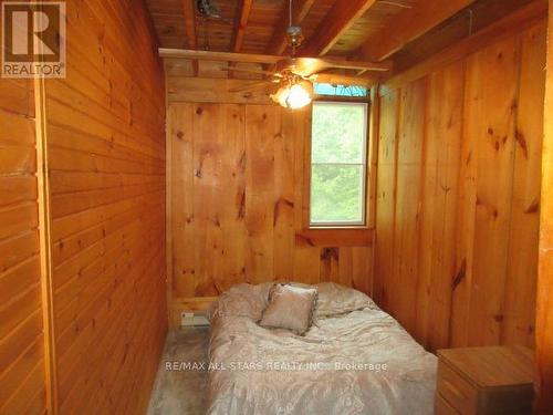 130 Colony Road, Kawartha Lakes, ON - Indoor Photo Showing Bedroom