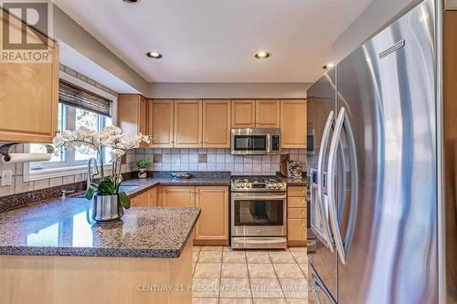 166 Russell Jarvis Drive, Markham, ON - Indoor Photo Showing Kitchen