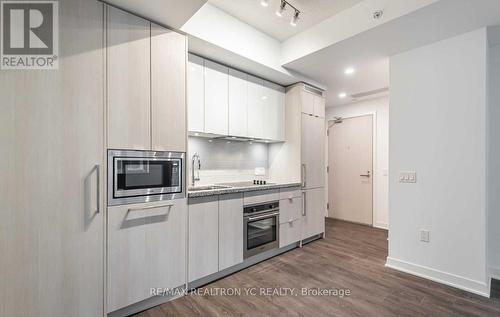 721 - 115 Blue Jays Way, Toronto, ON - Indoor Photo Showing Kitchen