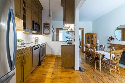 214 Bay Street S, Hamilton, ON - Indoor Photo Showing Kitchen