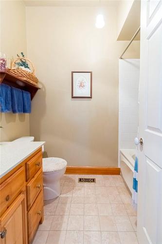 214 Bay Street S, Hamilton, ON - Indoor Photo Showing Bathroom