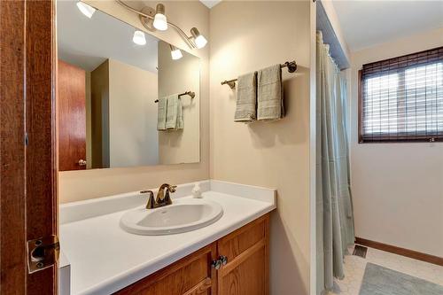 43 Grayrocks Avenue, Hamilton, ON - Indoor Photo Showing Bathroom