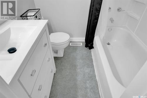 4727 8Th Avenue, Regina, SK - Indoor Photo Showing Bathroom