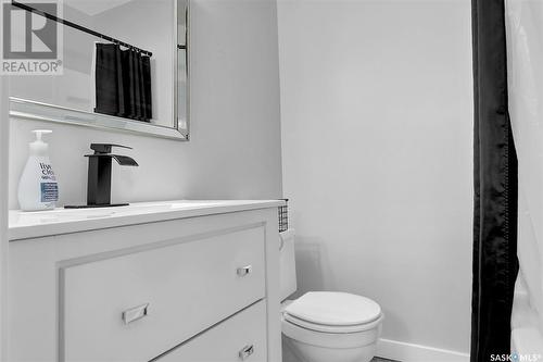 4727 8Th Avenue, Regina, SK - Indoor Photo Showing Bathroom