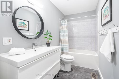1335 Royal Drive, Burlington, ON - Indoor Photo Showing Bathroom