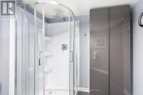 1335 Royal Drive, Burlington, ON - Indoor Photo Showing Bathroom