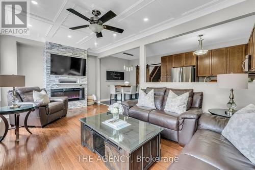 330 Michener Place, Milton, ON - Indoor Photo Showing Living Room
