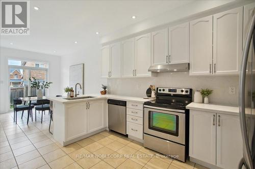 41 Robert Osprey Drive, Markham, ON - Indoor Photo Showing Kitchen With Upgraded Kitchen
