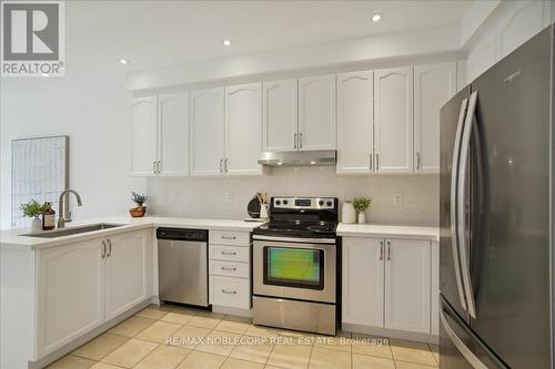 41 Robert Osprey Drive, Markham, ON - Indoor Photo Showing Kitchen