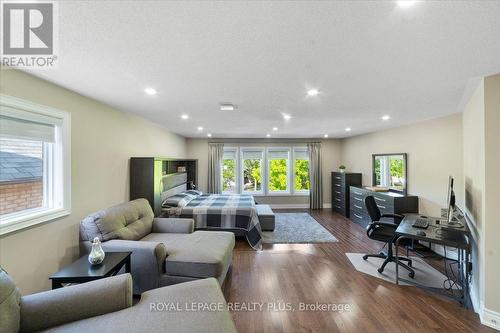 2873 Tradewind Drive, Mississauga, ON - Indoor Photo Showing Living Room