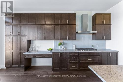 130 Frank Kelly Drive, East Gwillimbury, ON - Indoor Photo Showing Kitchen With Upgraded Kitchen