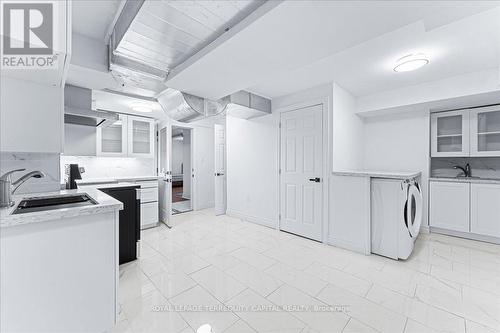 130 Frank Kelly Drive, East Gwillimbury, ON - Indoor Photo Showing Laundry Room