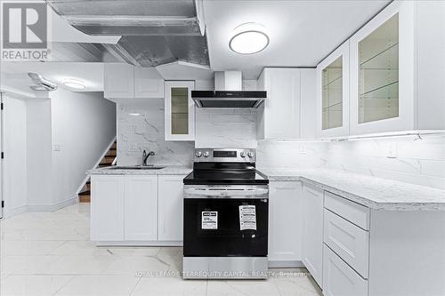 130 Frank Kelly Drive, East Gwillimbury, ON - Indoor Photo Showing Kitchen
