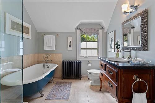 3121 Hampton Court, Burlington, ON - Indoor Photo Showing Bathroom