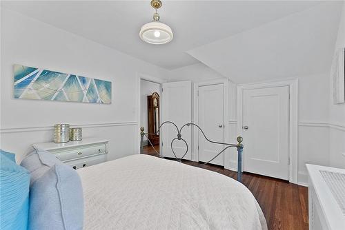 3121 Hampton Court, Burlington, ON - Indoor Photo Showing Bedroom
