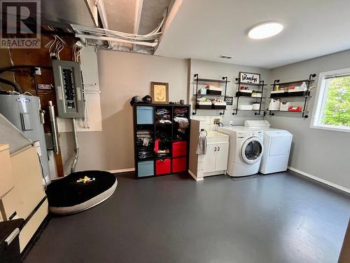 185 Donnellys Road, Nakusp, BC - Indoor Photo Showing Laundry Room