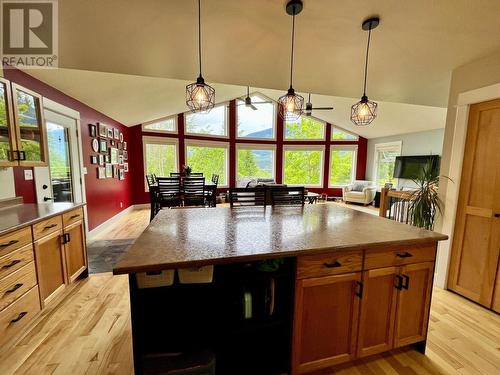 185 Donnellys Road, Nakusp, BC - Indoor