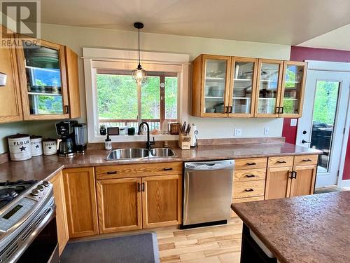 185 Donnellys Road, Nakusp, BC - Indoor Photo Showing Kitchen With Double Sink