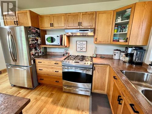 185 Donnellys Road, Nakusp, BC - Indoor Photo Showing Kitchen With Double Sink