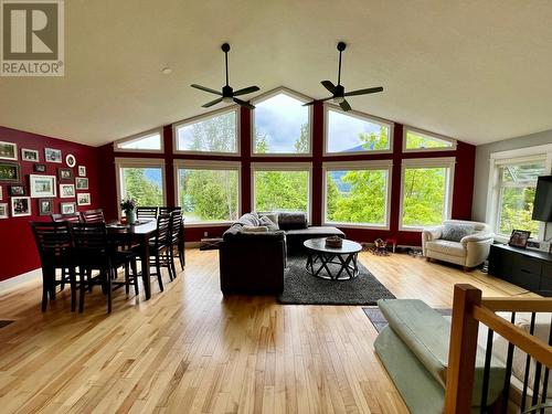 185 Donnellys Road, Nakusp, BC - Indoor