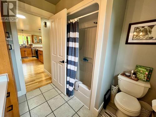 185 Donnellys Road, Nakusp, BC - Indoor Photo Showing Bathroom