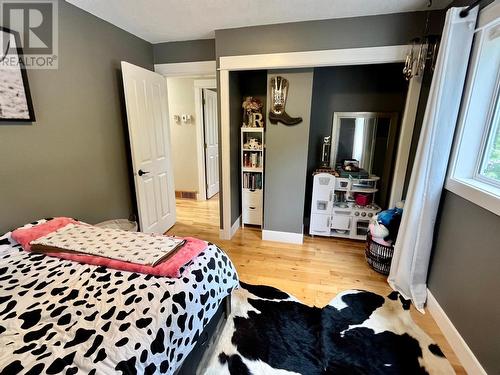 185 Donnellys Road, Nakusp, BC - Indoor Photo Showing Bedroom